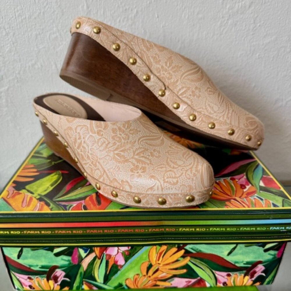 Farm Rio Cream Embossed Wedge Clog size 9